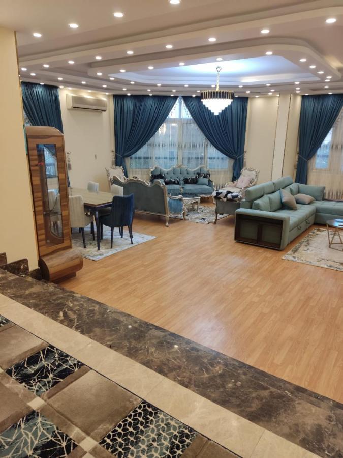 Pyramids House *